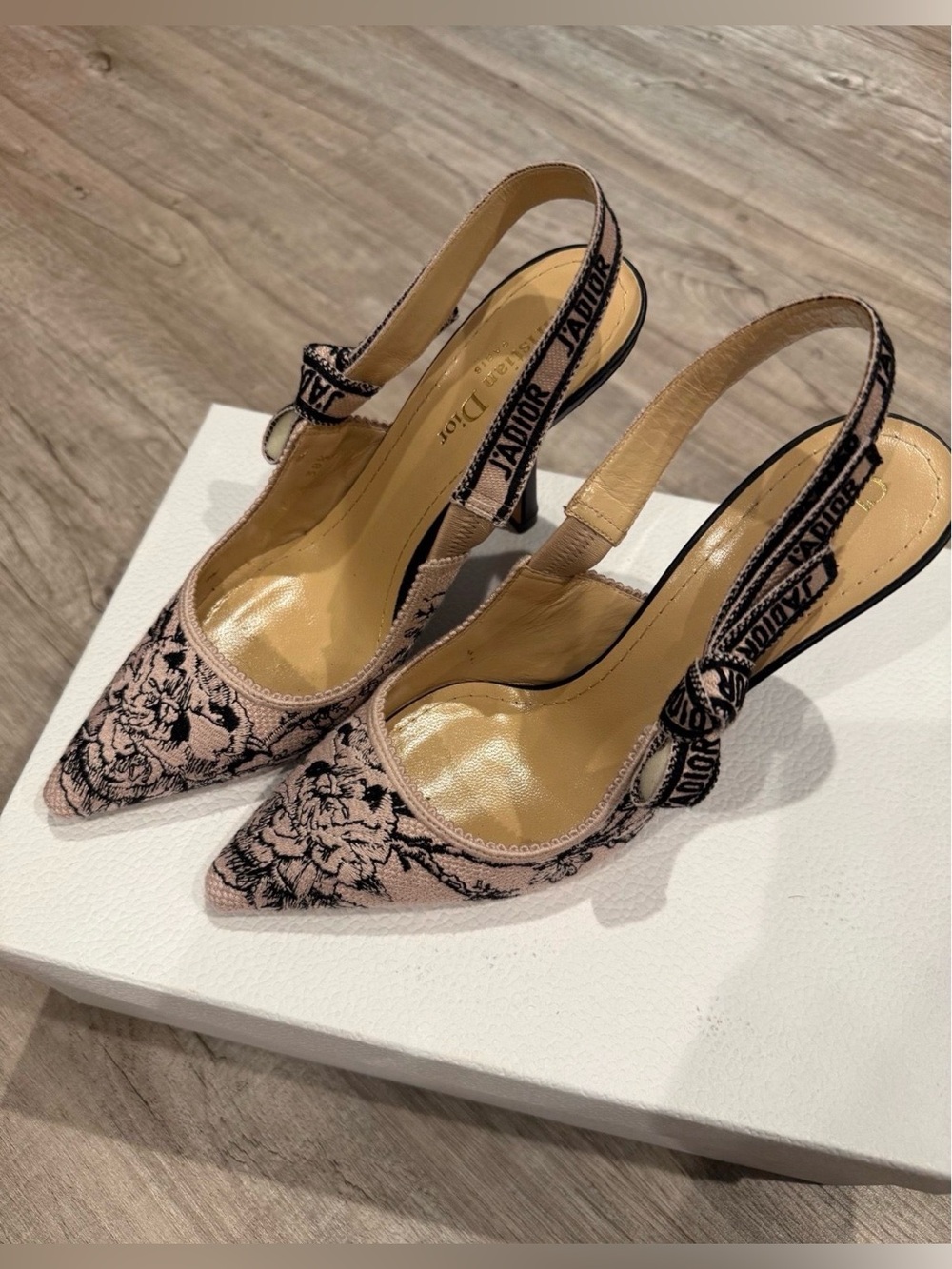 Christian Dior J’Adior slingback pump in pink and black